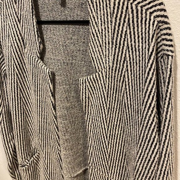 Express Cardigan - Picture 3 of 4